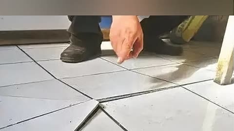 瓷砖空鼓翘起怎么处理(瓷砖空鼓翘起怎么处理好)